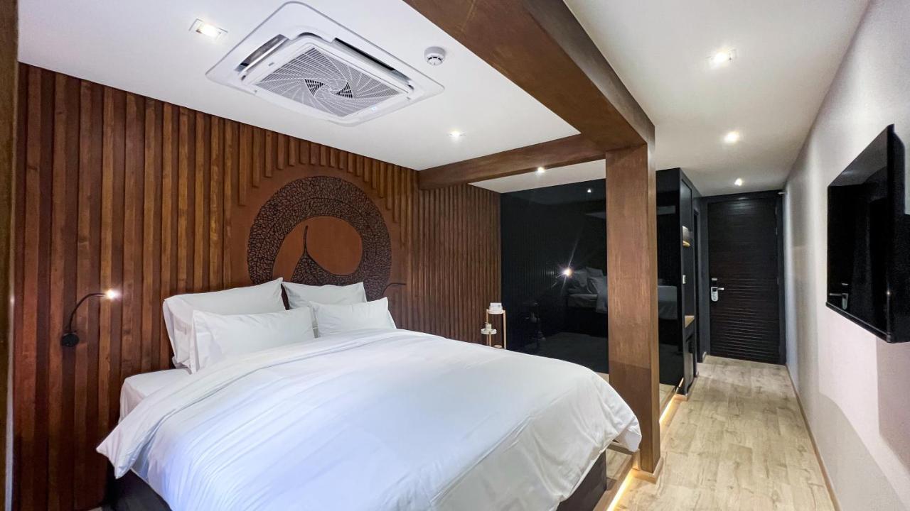 The Nhorm Hotel Ratchada Bangkok Exteriör bild